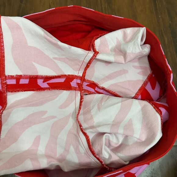 SPANX Polished On the Go Print 5" Shorts in True Red Zebra Stripe - Picture 6 of 11